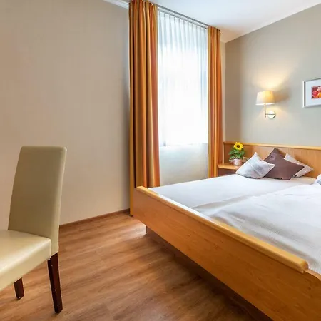 Goldener Pfropfenzieher Otel 3*
